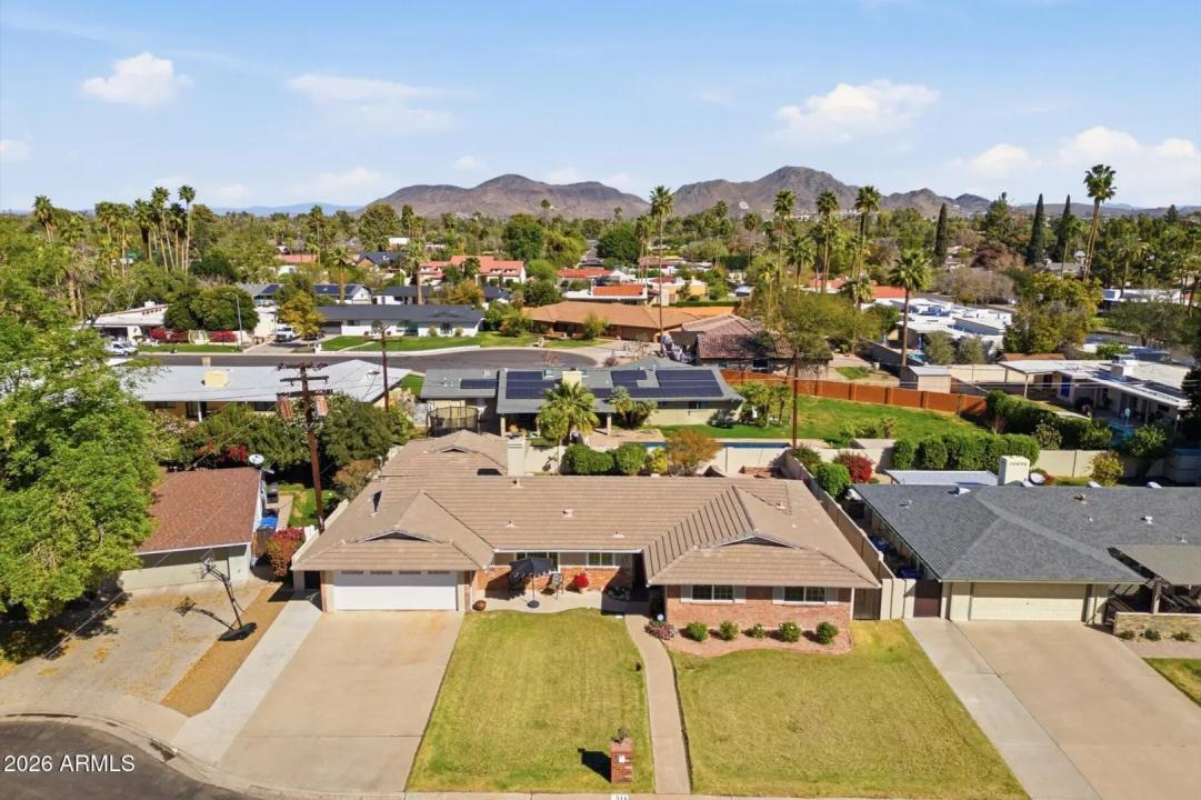 Real Estate Picture 3