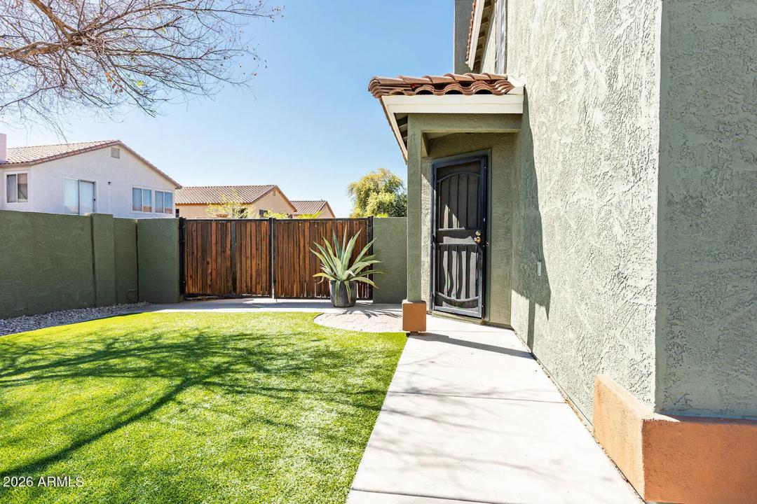 Real Estate Picture 3