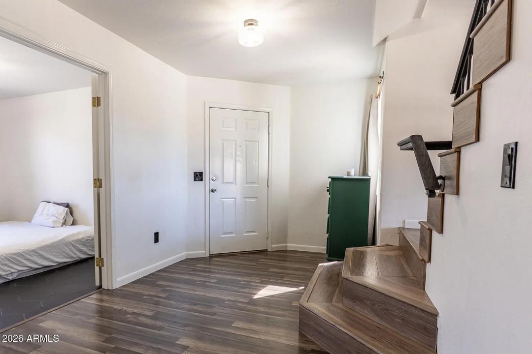 Real Estate Picture 5