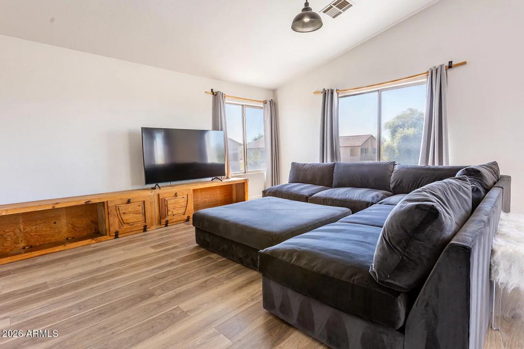 Real Estate Picture 22