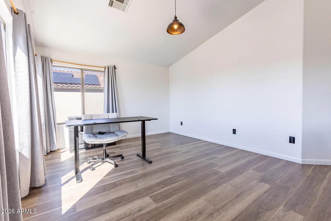 Real Estate Picture 24