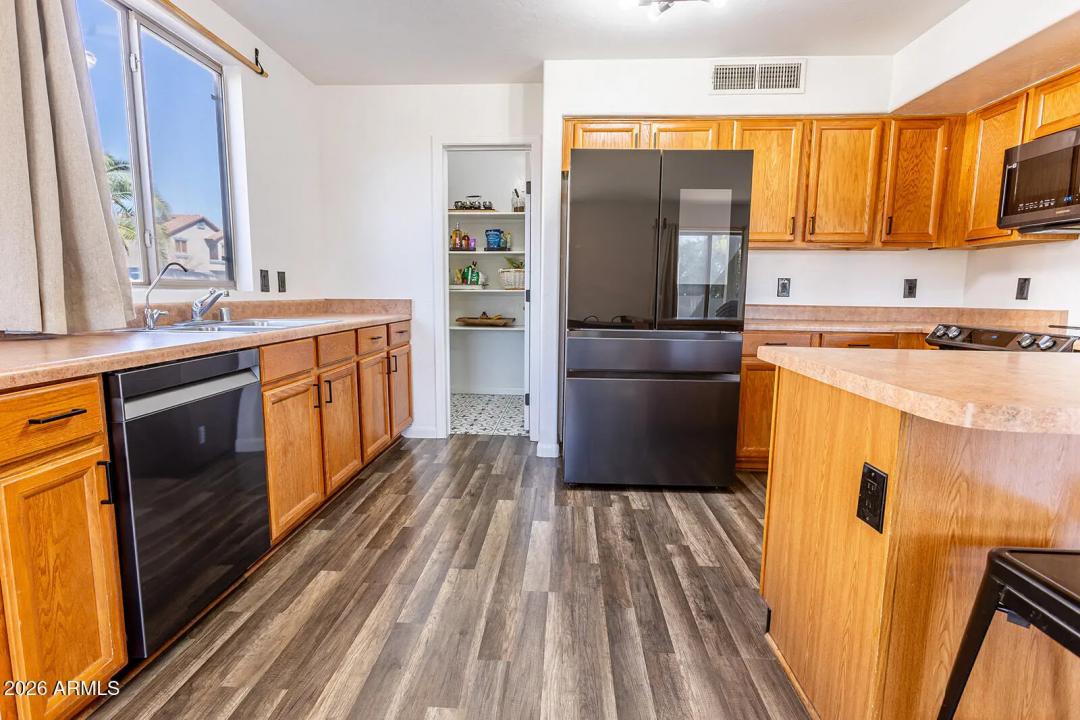 Real Estate Picture 15