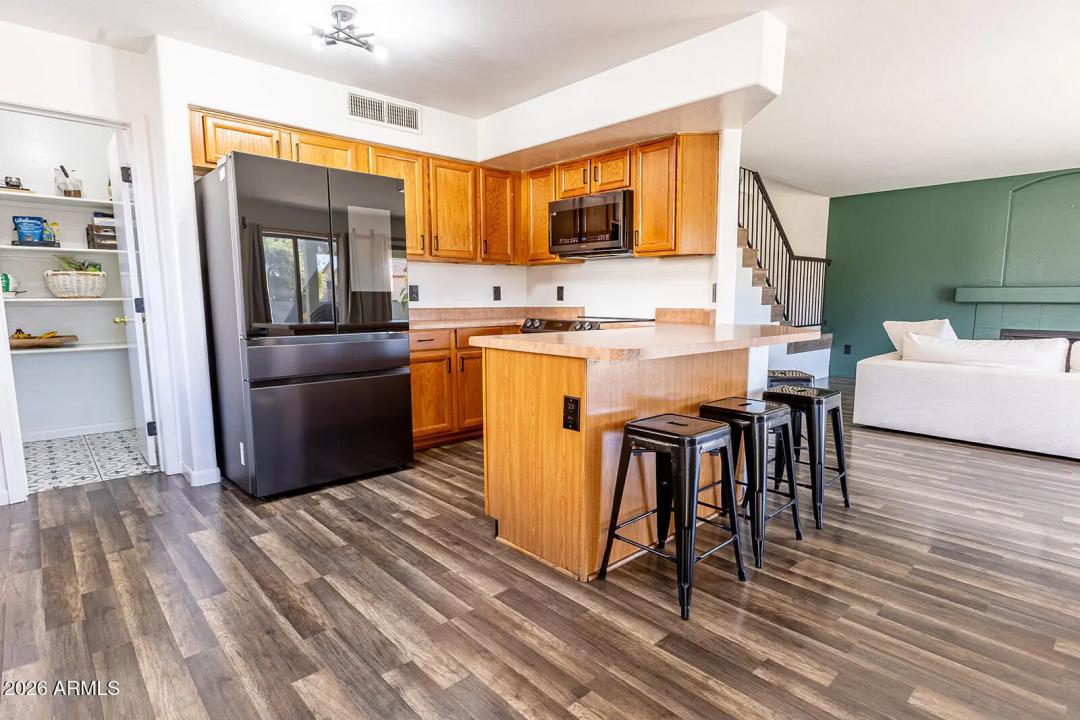 Real Estate Picture 18