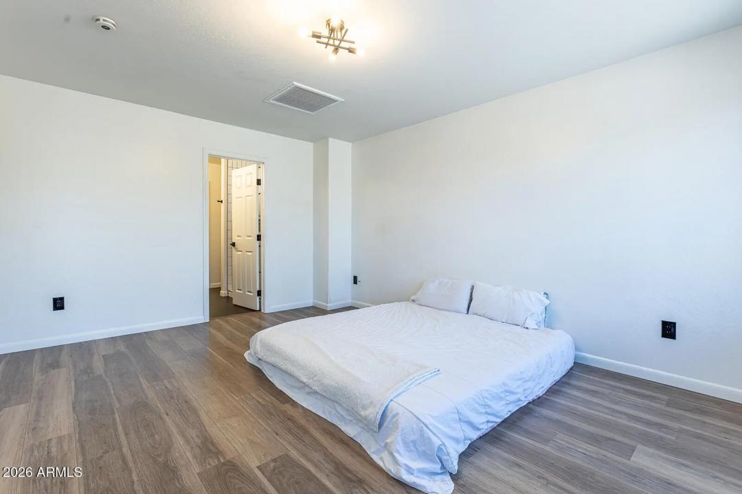 Real Estate Picture 27