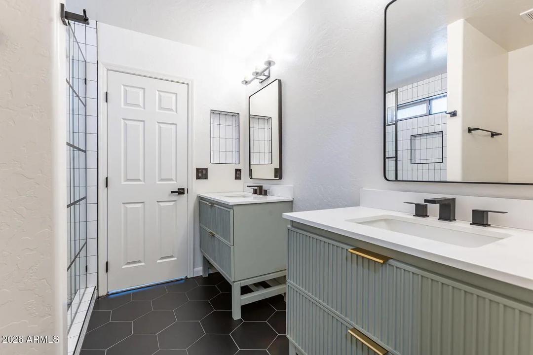 Real Estate Picture 32