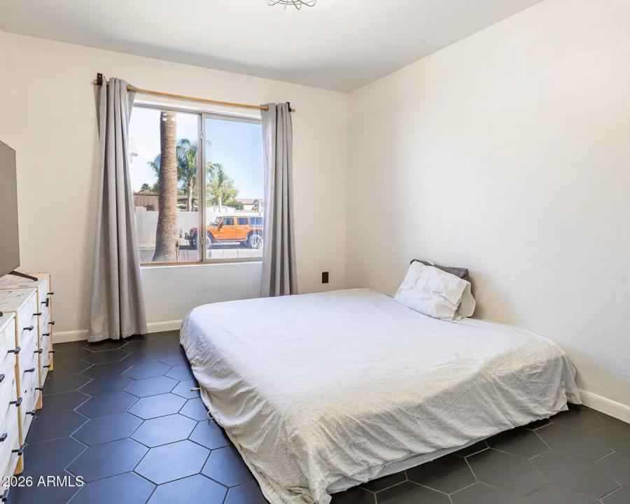 Real Estate Picture 7