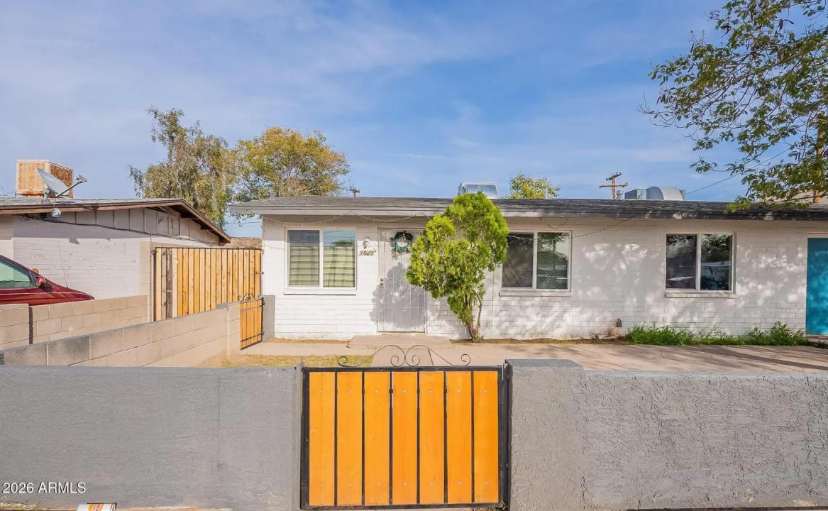 Real Estate Picture 3