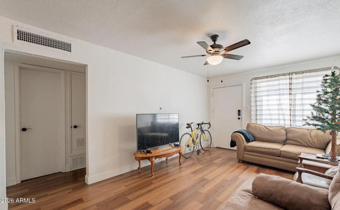 Real Estate Picture 6