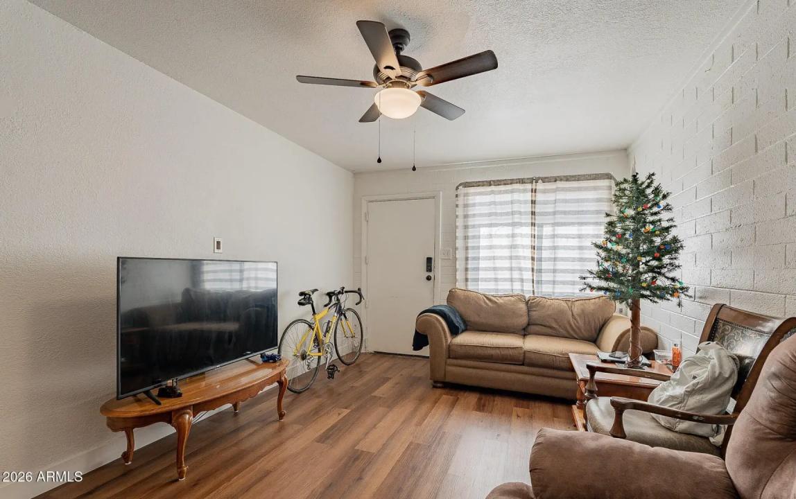 Real Estate Picture 7