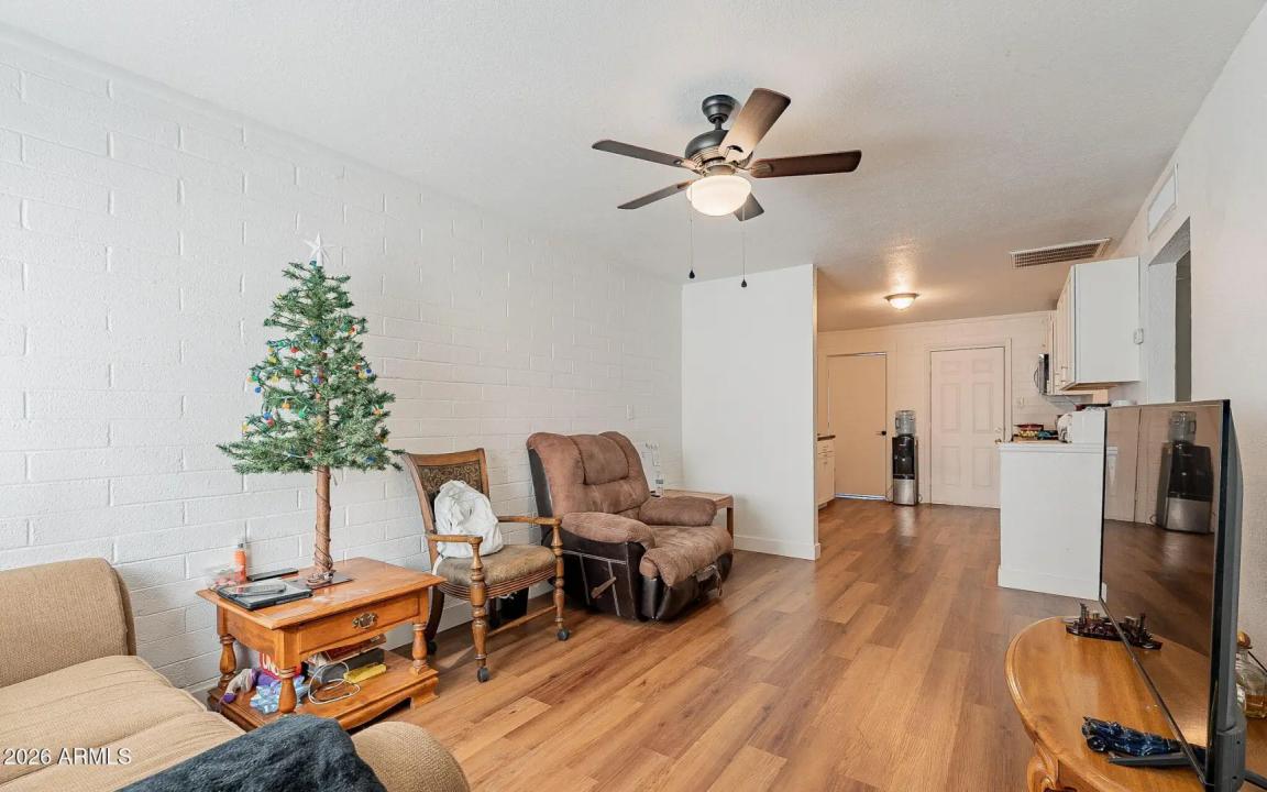 Real Estate Picture 8