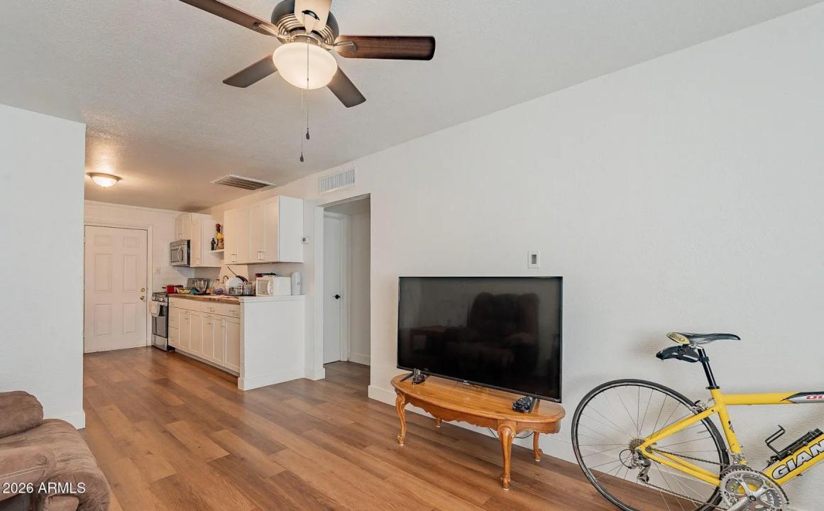 Real Estate Picture 9