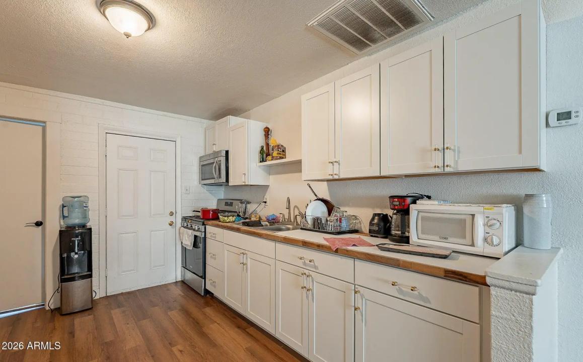 Real Estate Picture 10