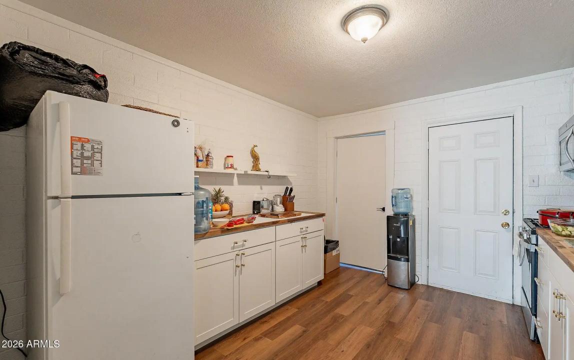 Real Estate Picture 12