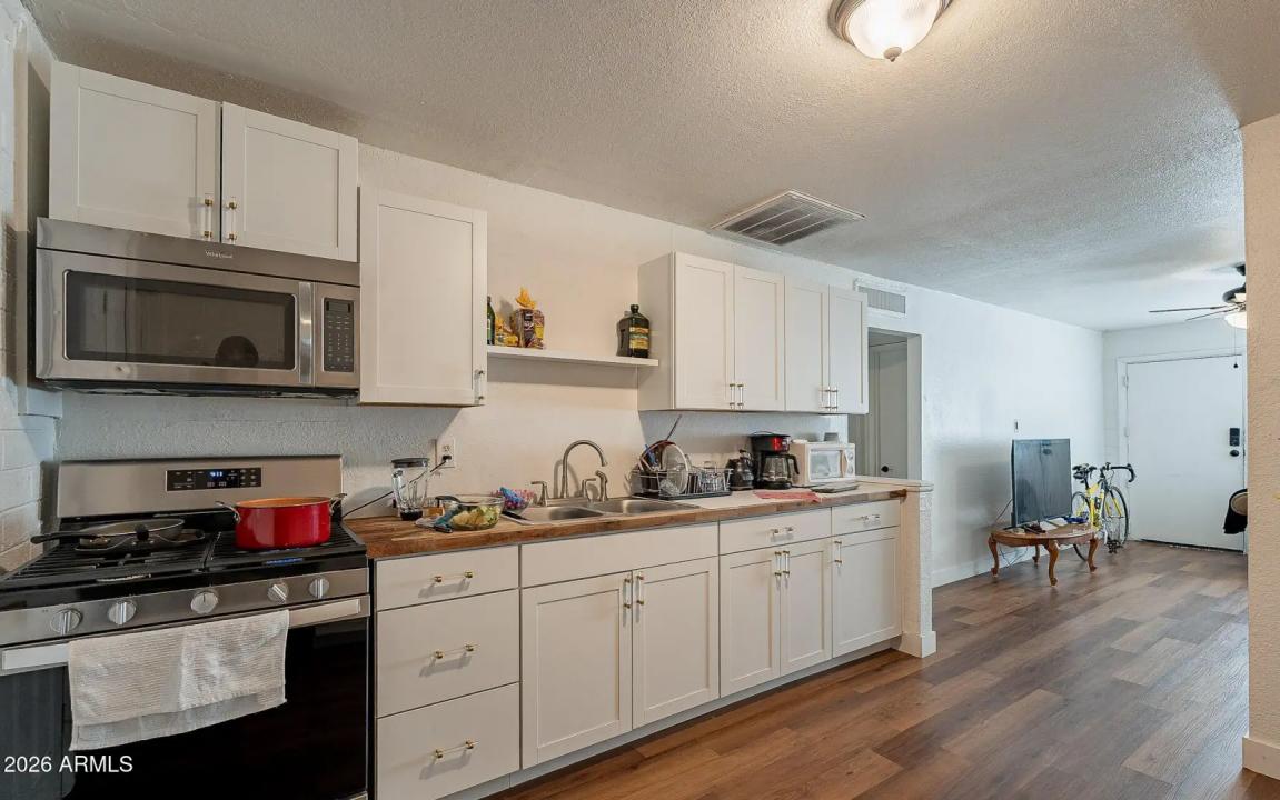 Real Estate Picture 14