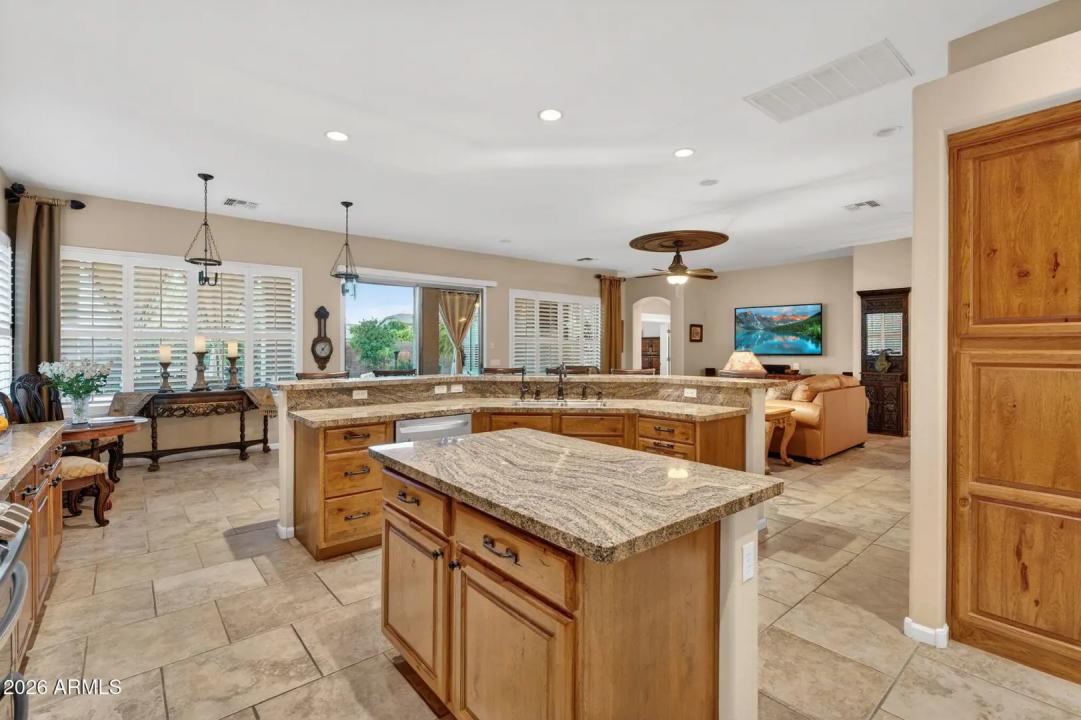 Real Estate Picture 3