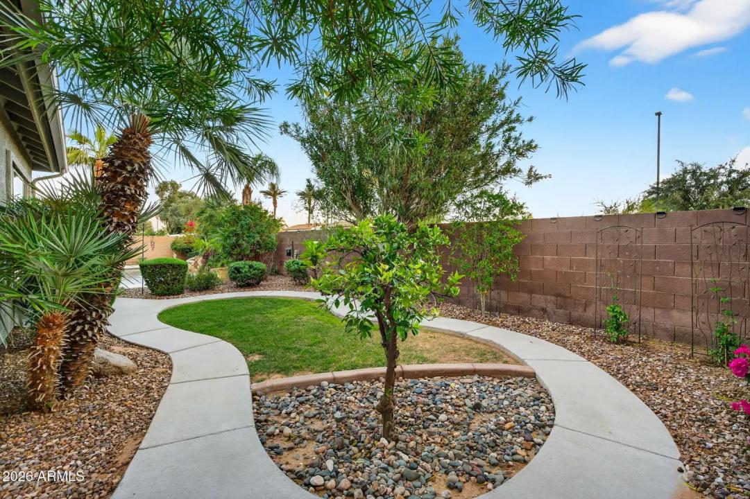 Real Estate Picture 50