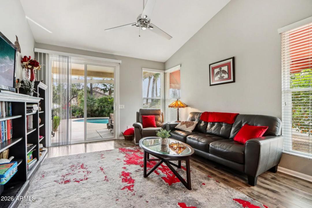 Real Estate Picture 14