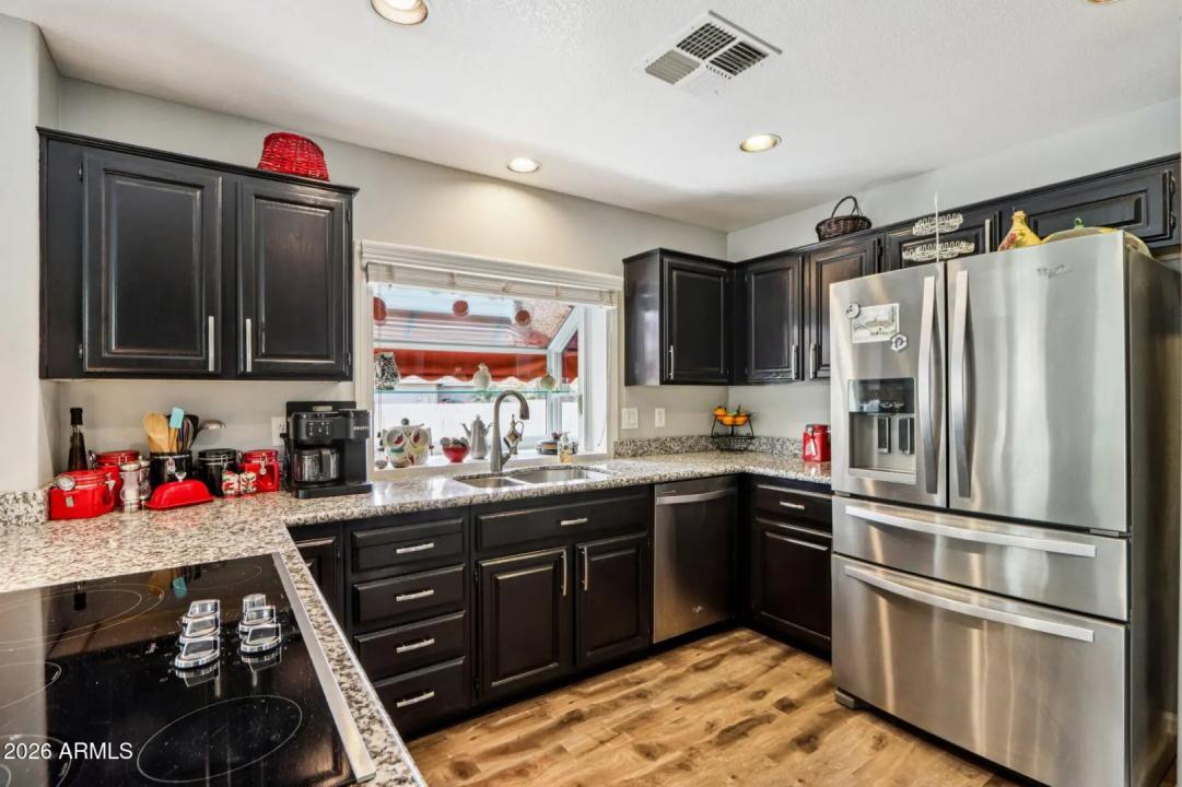 Real Estate Picture 17