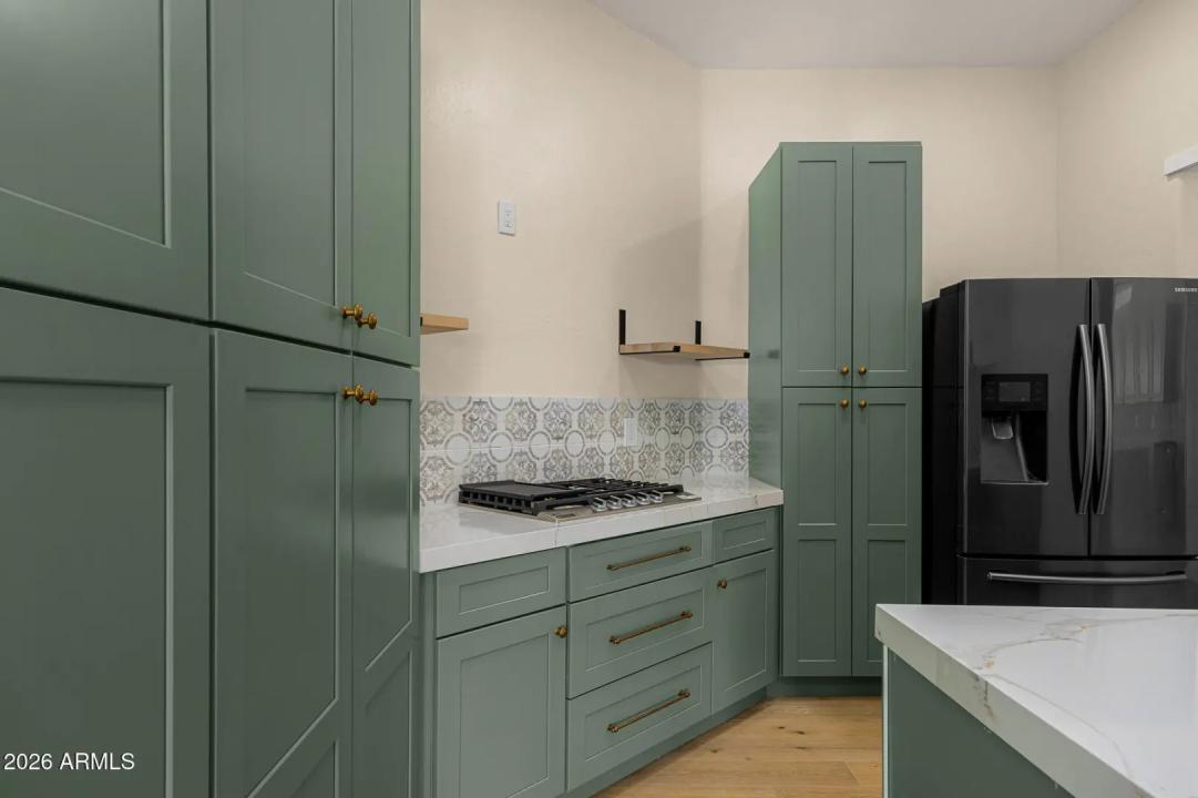 Real Estate Picture 9