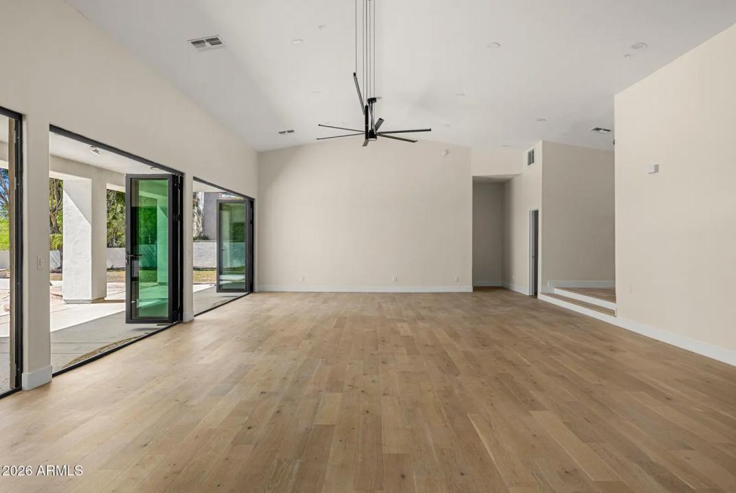 Real Estate Picture 7