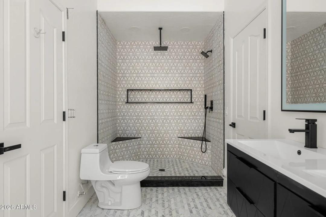 Real Estate Picture 16