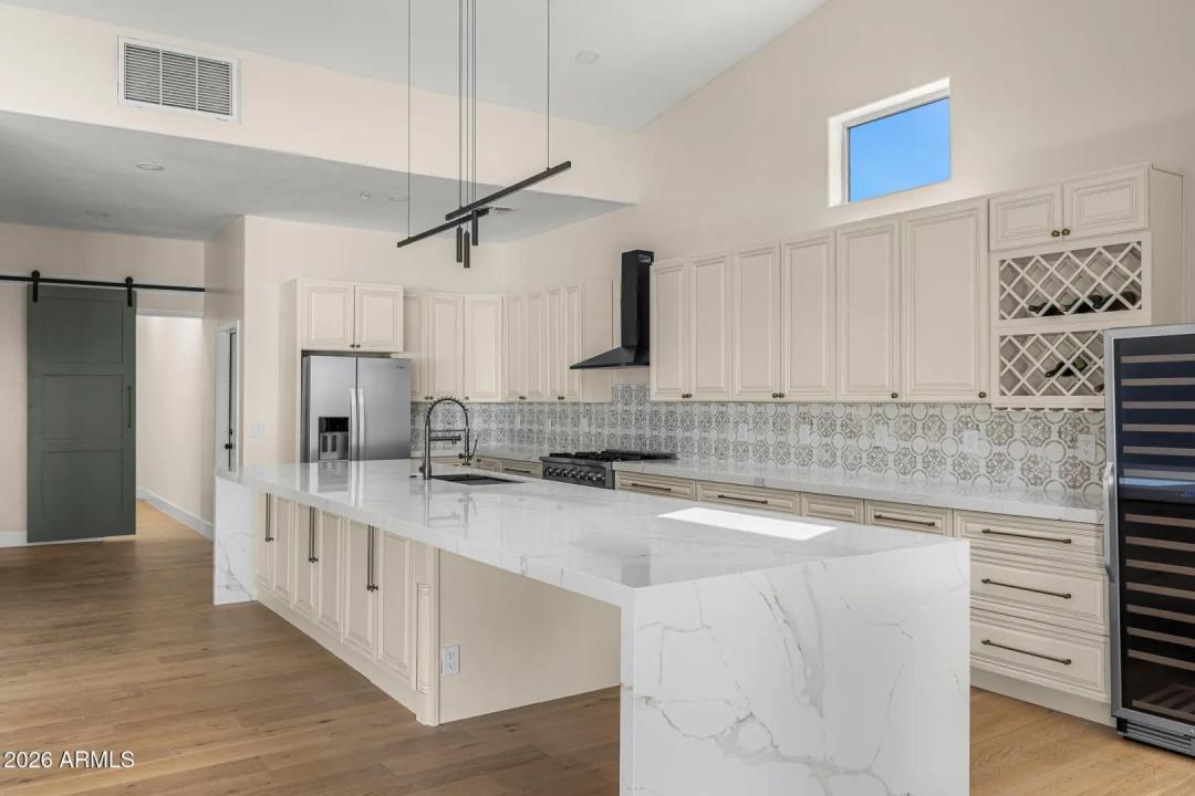 Real Estate Picture 10