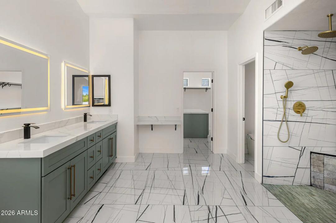 Real Estate Picture 17