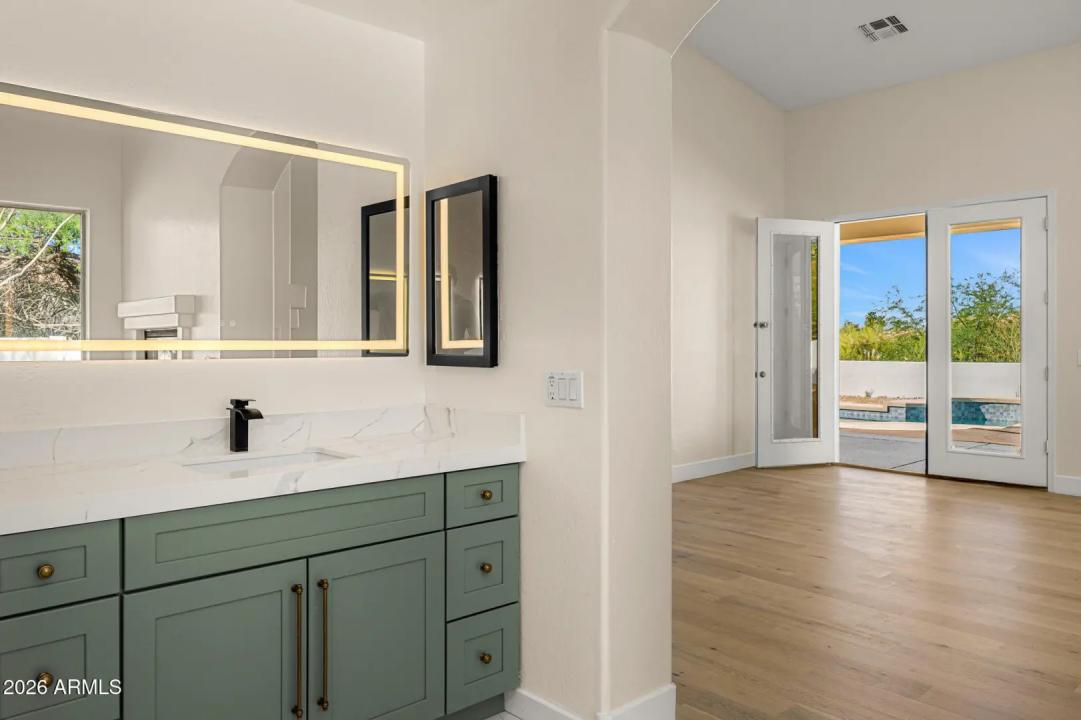 Real Estate Picture 18