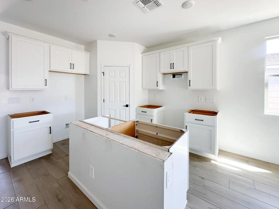 Real Estate Picture 3