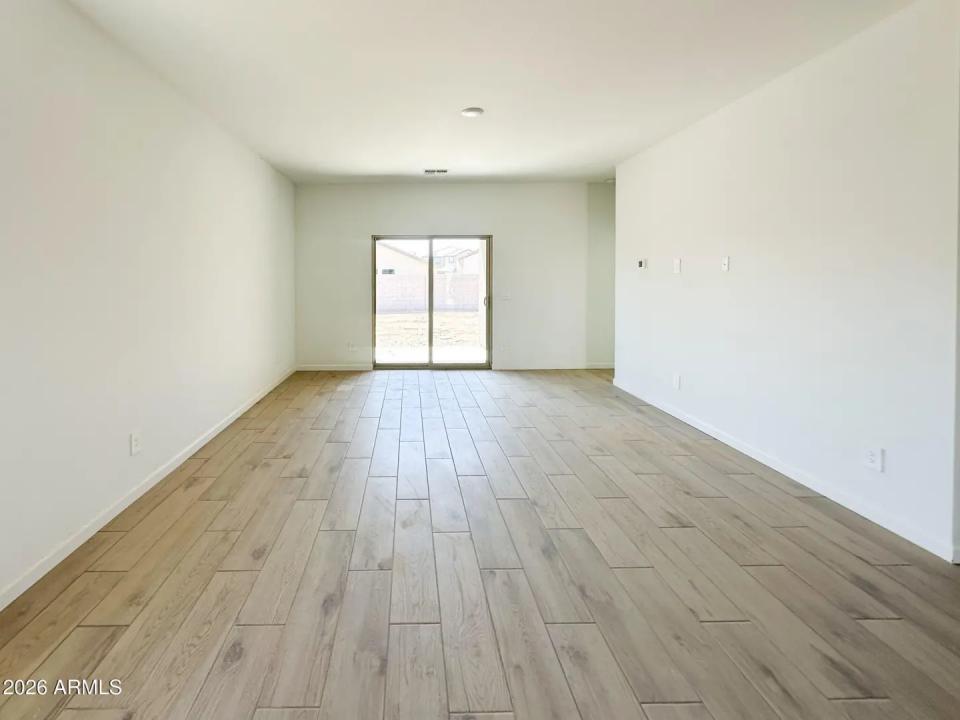 Real Estate Picture 4