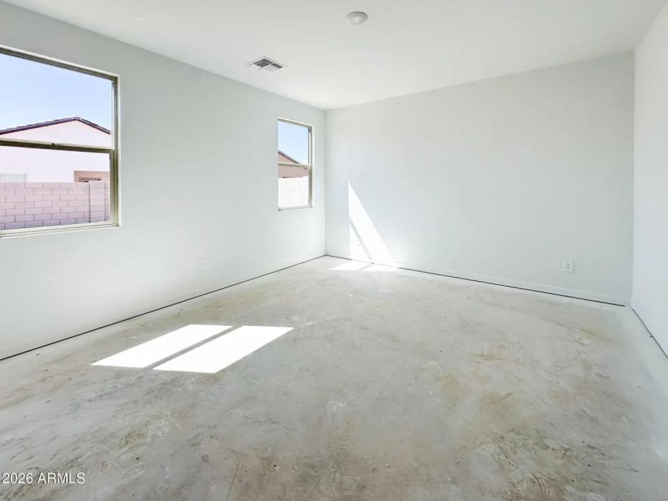 Real Estate Picture 5