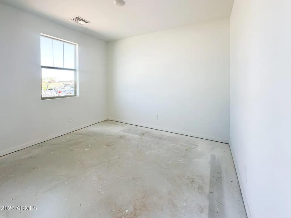 Real Estate Picture 8