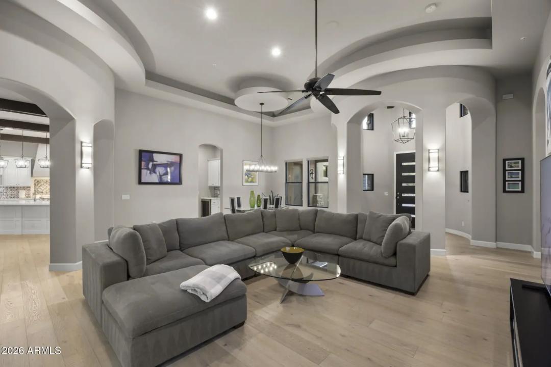 Real Estate Picture 4