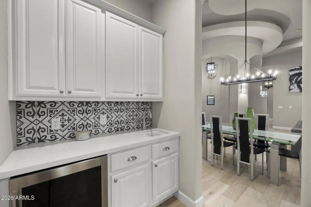 Real Estate Picture 10