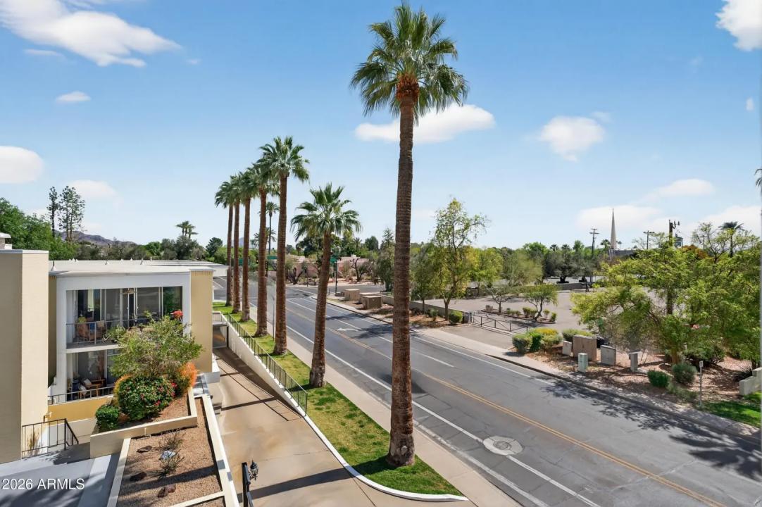 Real Estate Picture 11