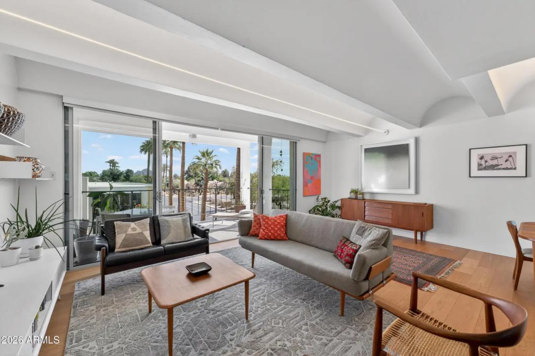 Real Estate Picture 4