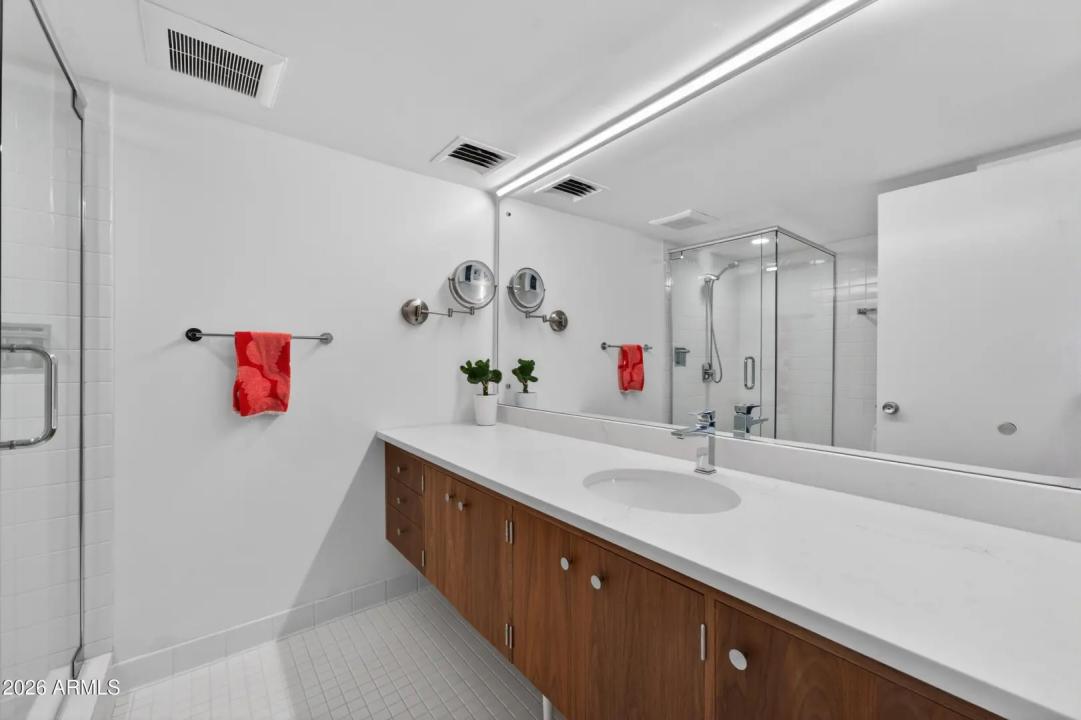 Real Estate Picture 24