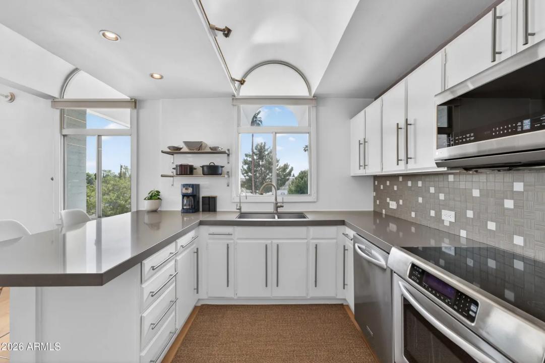 Real Estate Picture 15