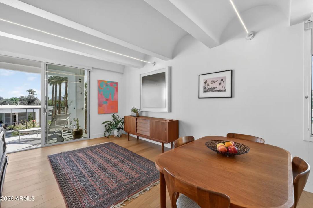 Real Estate Picture 7