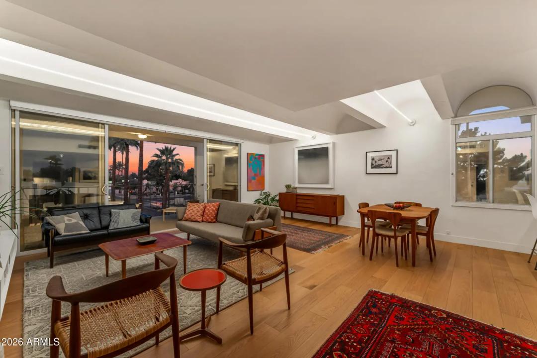 Real Estate Picture 3