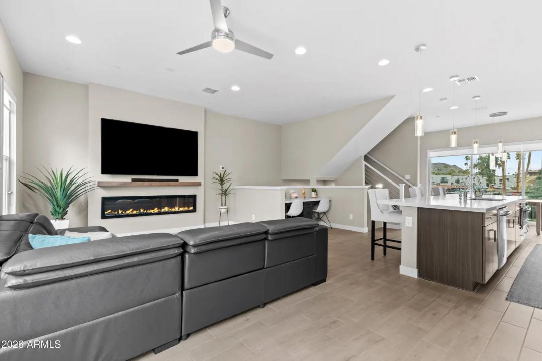 Real Estate Picture 14