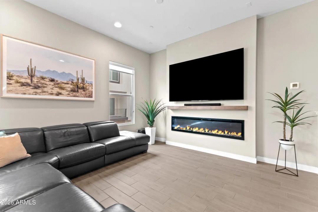 Real Estate Picture 5