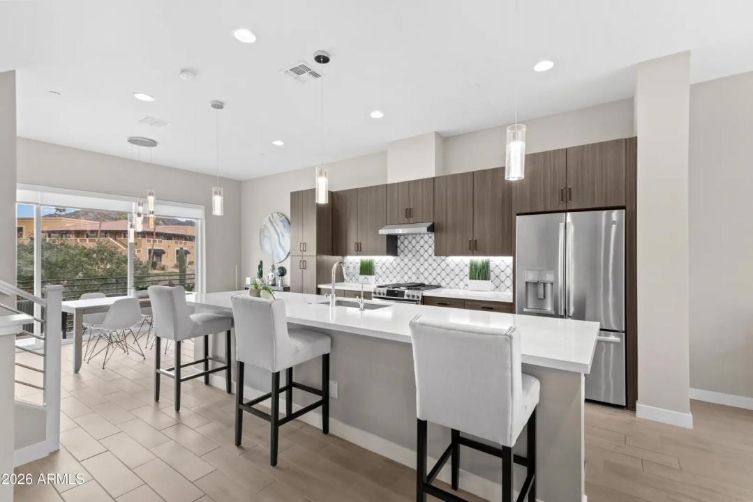 Real Estate Picture 4