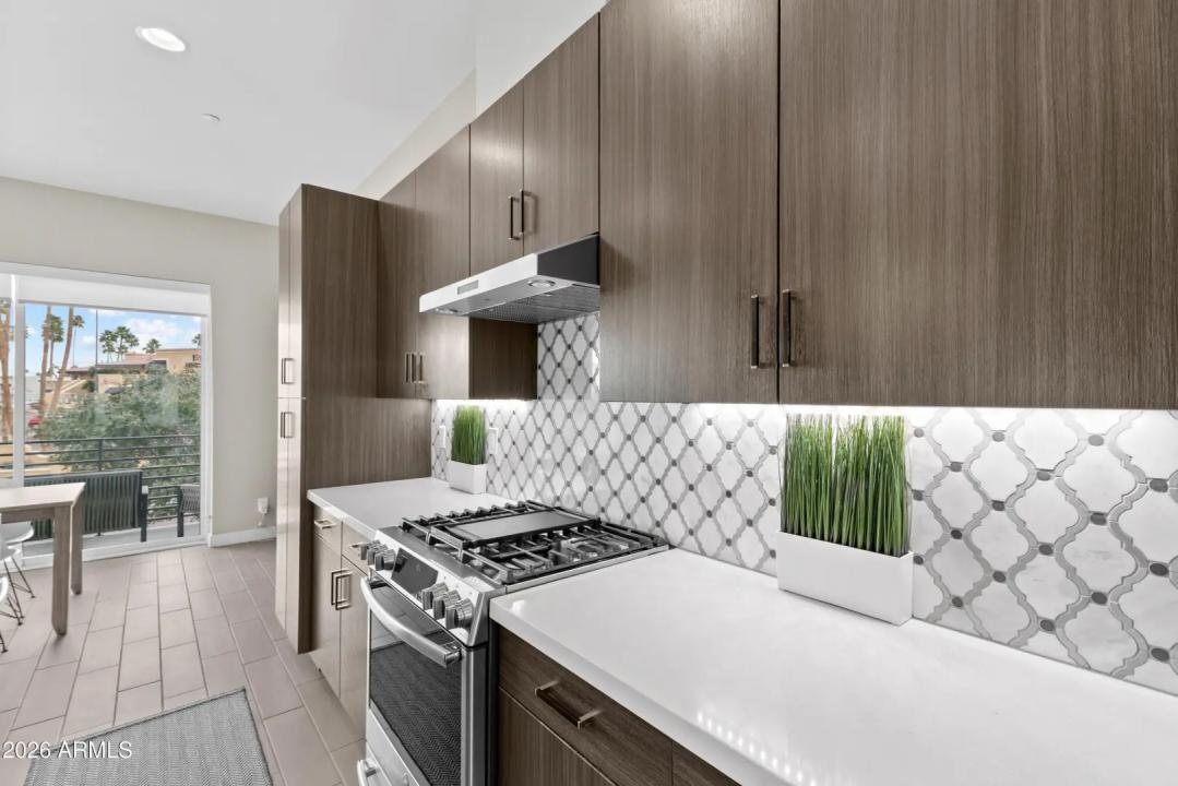 Real Estate Picture 12