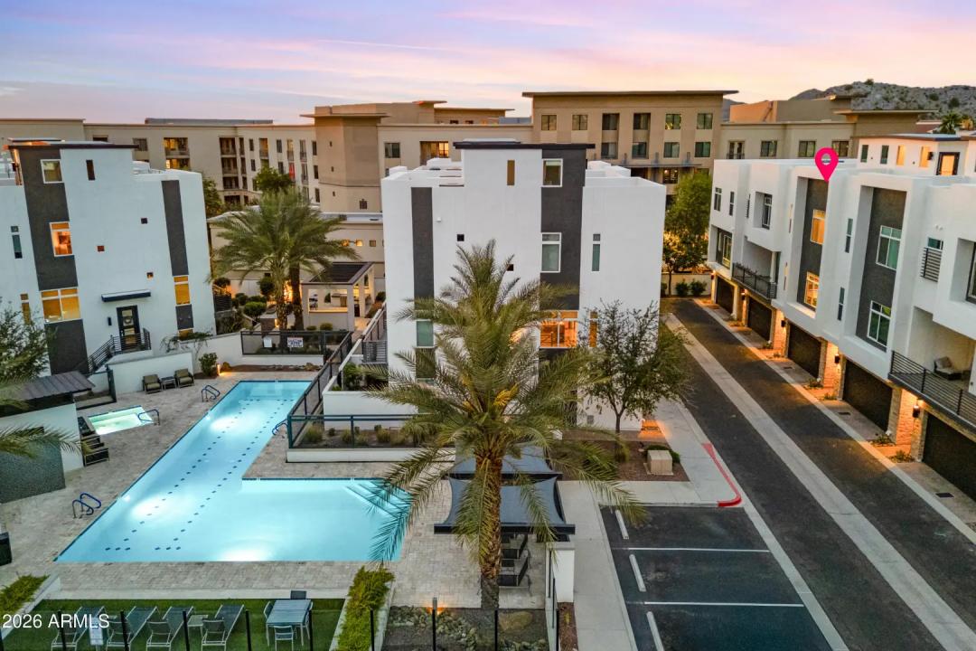 Real Estate Picture 3