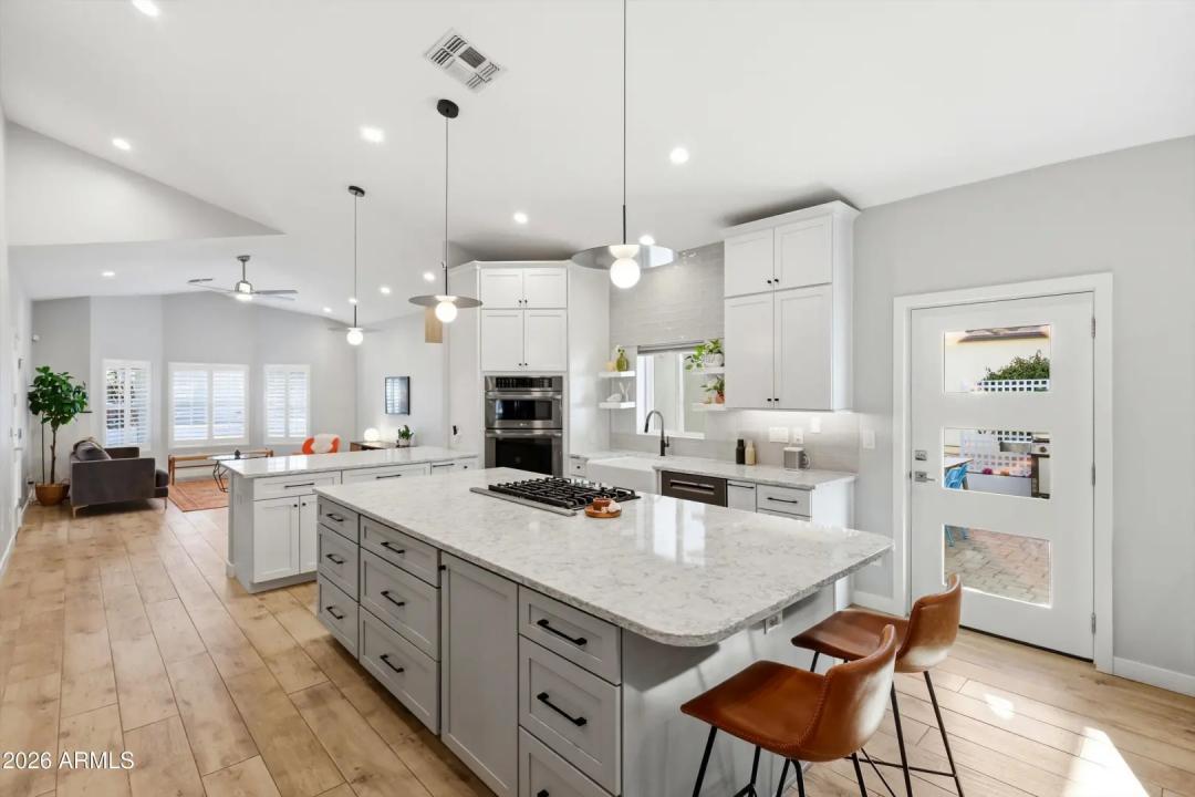 Real Estate Picture 12