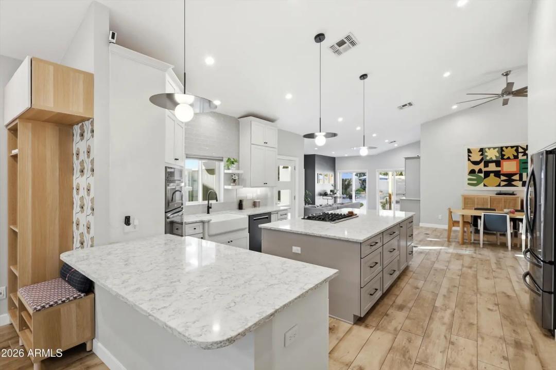 Real Estate Picture 13