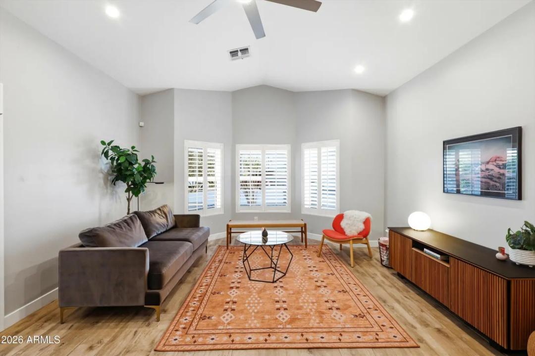 Real Estate Picture 14