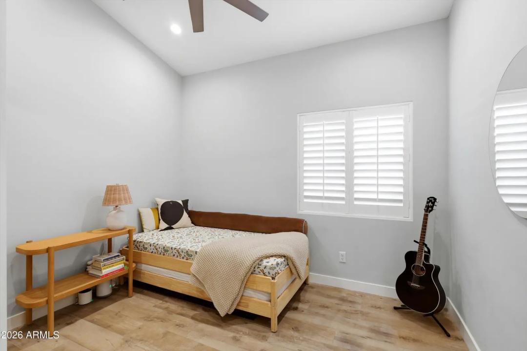 Real Estate Picture 16