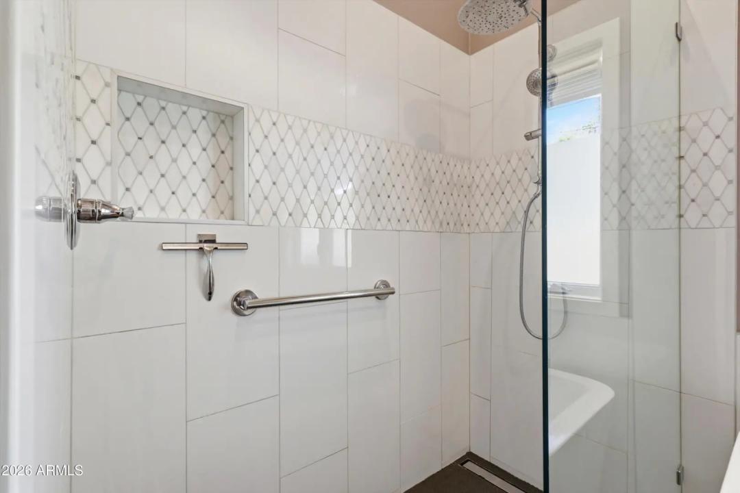 Real Estate Picture 23